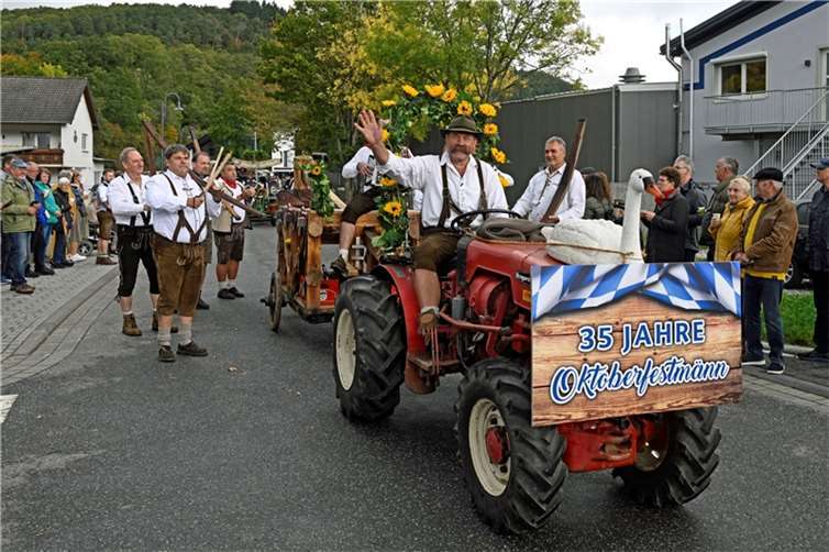 Impressionen vom Trachtenumzug beim Oktoberfest in Insul am15.10.2023