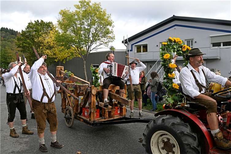 Impressionen vom Trachtenumzug beim Oktoberfest in Insul am15.10.2023