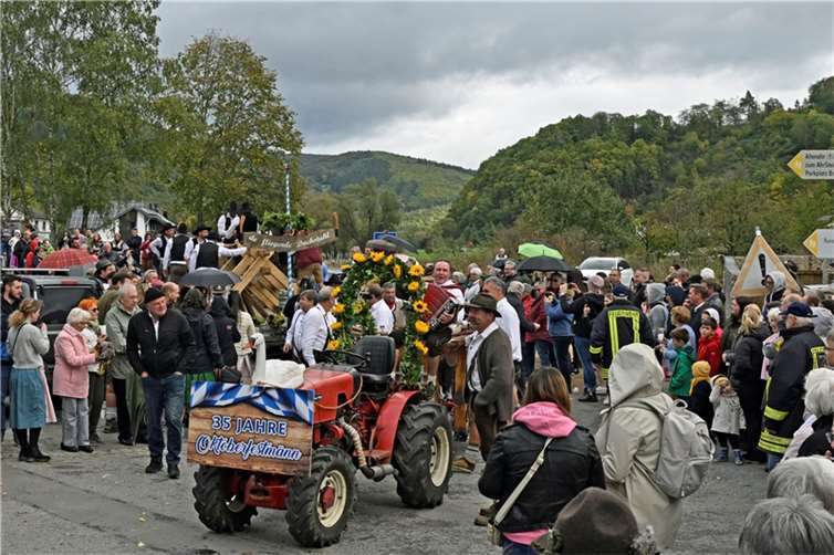 Impressionen vom Trachtenumzug beim Oktoberfest in Insul am15.10.2023