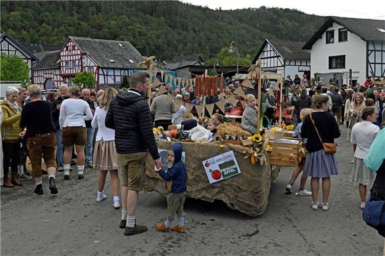 Impressionen vom Trachtenumzug beim Oktoberfest in Insul am15.10.2023