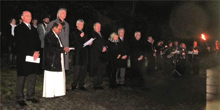 Impressionen vom Volkstrauertag an der Ehrenstätte auf dem Friedhof in Sayn. -PS-