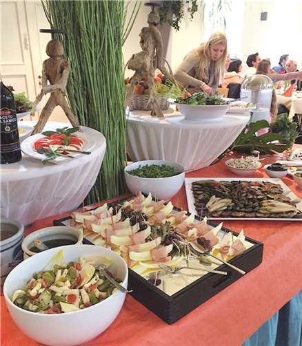 Impressionen vom ersten Brunch an Muttertag in der Eventhalle der Dagernova Weinmanufaktur in Dernau.