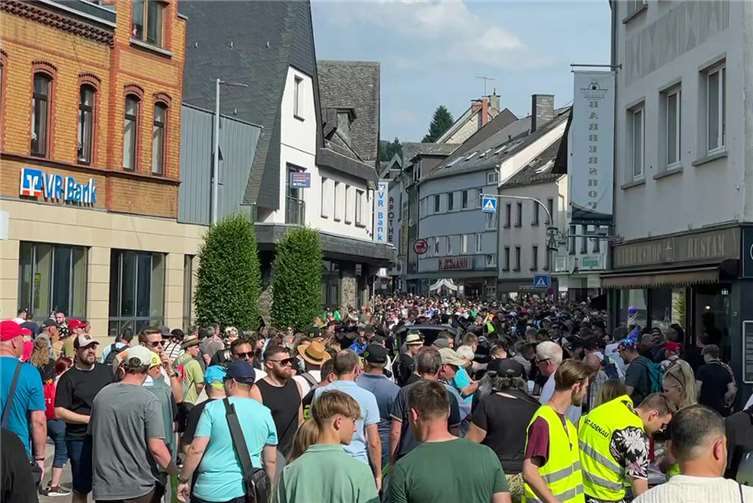Impressionen von der großen Fanparty 2025 beim Adenauer Racing Day zum Start der...