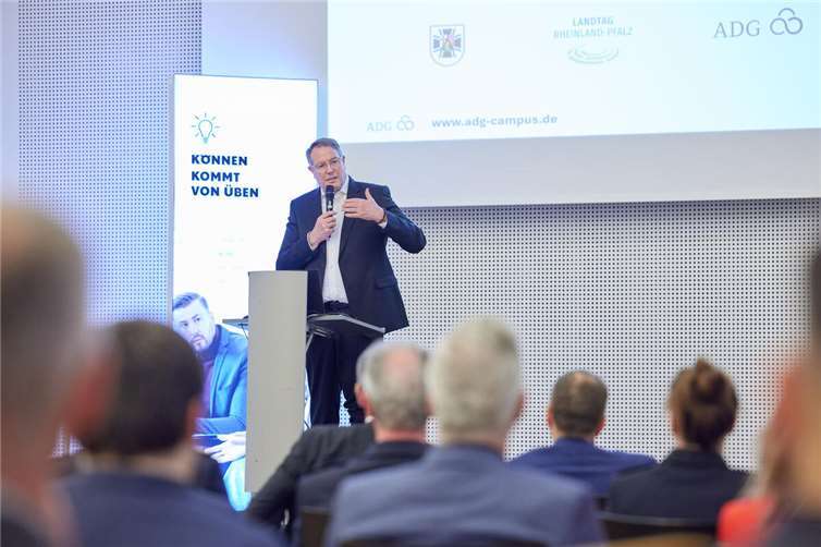 Impuls von Ministerpräsident Alexander Schweitzer zum Thema gesamtgesellschaftliche Resilienz.