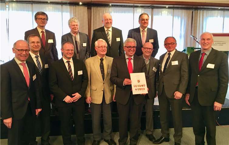 In Bad Breisig unterzeichneten die Bürgermeister der beteiligten Kommunen mit Minister Roger Lewentz und dem begleitenden Beratungsbüro die Kooperationsvereinbarung. privat