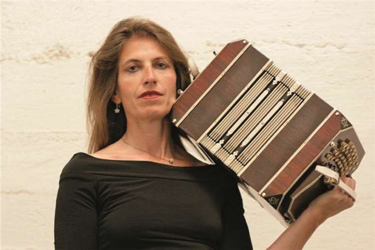 In Bandoneon-Soloarrangements zeigt Helena Rüegg die verschiedenen Facetten dieses Instruments.privat