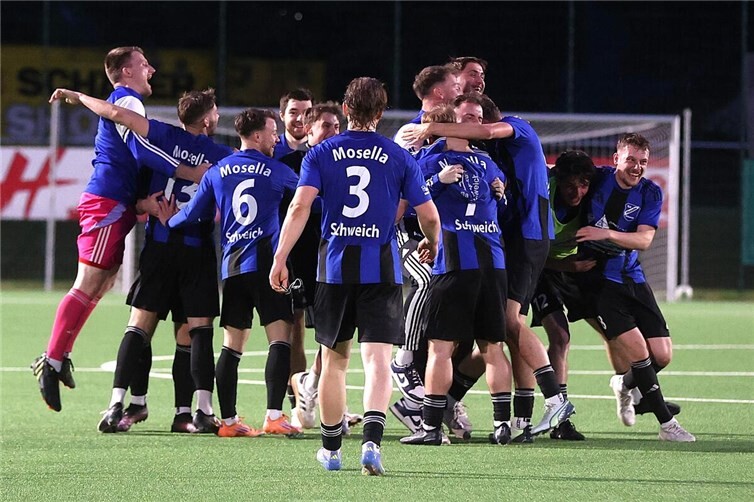 In Betzdorf machte der TuS Mosella Schweich den Aufstieg perfekt. Der TuS Mayen möchte auch in die Rheinlandliga, muss dafür aber die Westerwälder am Samstag um 17 Uhr bezwingen.