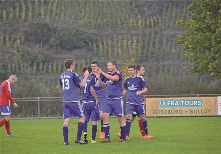 In Binningen hatten die torhungrigen Angreifer um den Bremmer Spielführer Christopher Butzen sechsmal Grund zu jubeln.LS