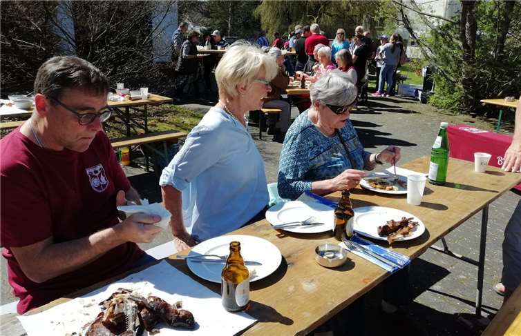 In Brückrachdorf wird die Tradition „Fischessen“ seit 2016 in gemeinschaftlicher Runde fortgeführt und gelebt.Foto: privat