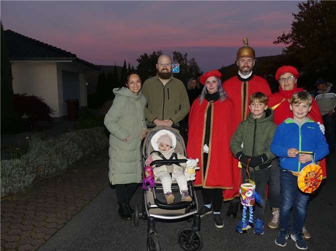 In Cochem-Zell verzeichneten die Martinsumzüge einen großen Besucherzuspruch. In Cochem absolvierte St. Martin den Umzug heuer zu Fuß.