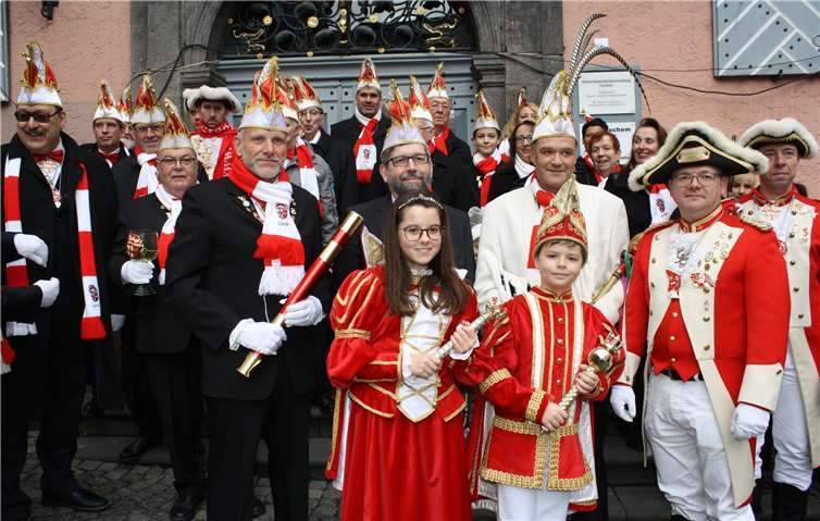 In Cochem haben die Narren beim Sturm auf das Rathaus die Regentschaft übernommen.  TE