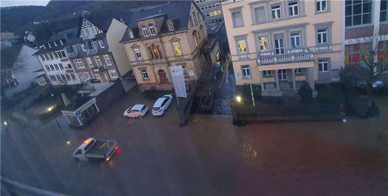In Cochem heißt es erneut „Land unter“. Dieses Foto sendete unsere Leserin Dr. Carolin Gilbaya.Foto: Privat