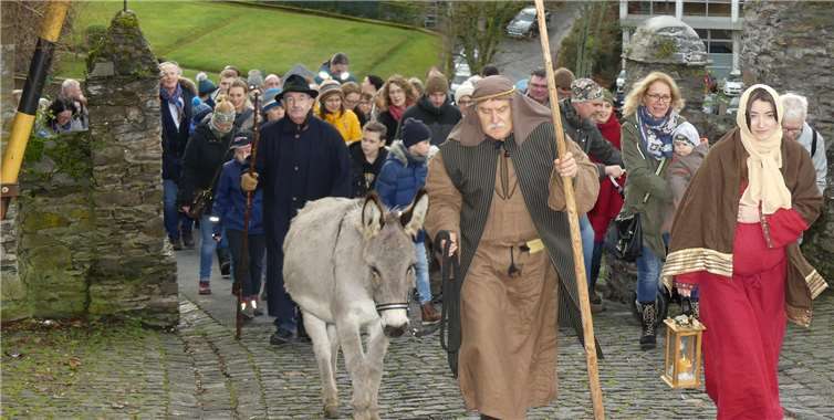 In Cochem lockte die traditionelle Burgweihnachterneut viele Hundert Besucher in die historischen Gemäuer.Fotos:TE