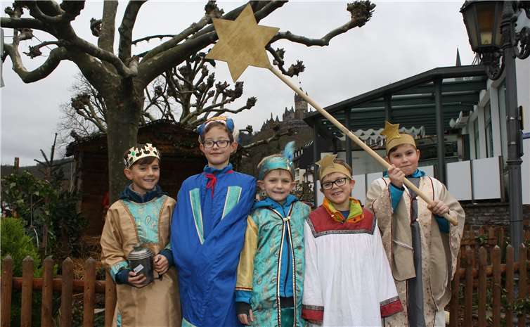 In Cochem zogen rund drei Dutzend Sternsinger von Haus zu Haus und sammelten Spendengelder für den guten Zweck.  TE