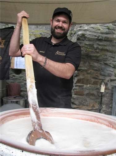 In Dausenau wird nach mittelalterlichem Vorbild gebraut.privat