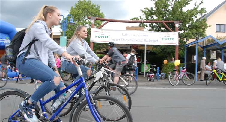 In Deesen wurden die Radfahrer und Skatervon der Chorgemeinschaft Haiderbach bewirtet.
