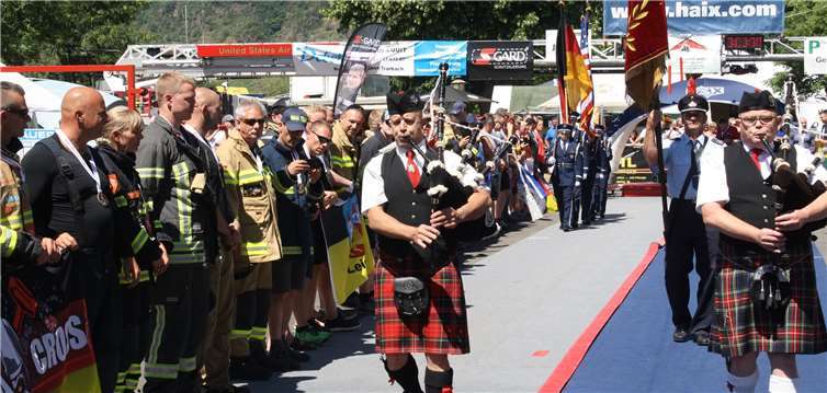 In Eller fand die 5. Mosel Fire Fighter Combat Challenge sowie die FCC-Europameisterschaftstatt. Highlight war unter anderem der Aufmarsch der „Air Base Spangdahlem Honor Guard“unter der musikalischen Begleitung der Moselkrampen Lowland Pipers. Fotos: TE