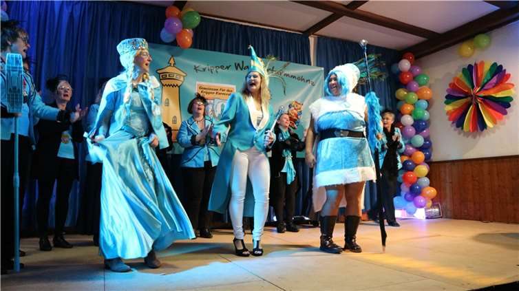 In Ermangelung einer Erwachsenen-Tollität für das Jahr übernahmen die Möhne die Rolle und stellten ein eigenes „Möhne-Dreigestirn“ vor.