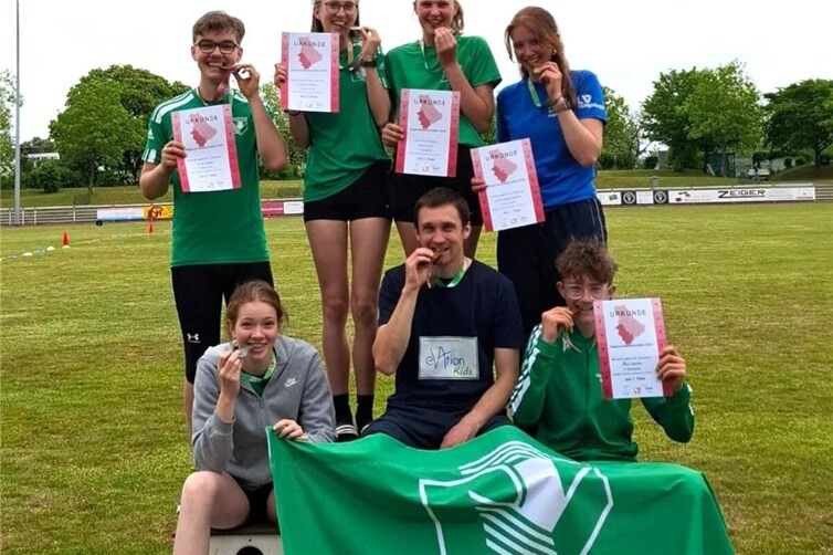 In Euskirchen: v. l. oben: Jannik Heiden, Johanna Schöne, Hannah Roth, Annina Liebscher; unten: Emmy Schumacher, Timm Ody, Linus Liebscher