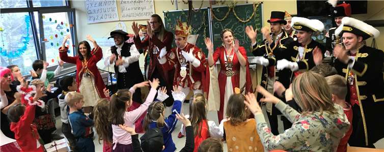 In Feierlaune: Platz ist in der kleinsten Klasse. Foto: privat