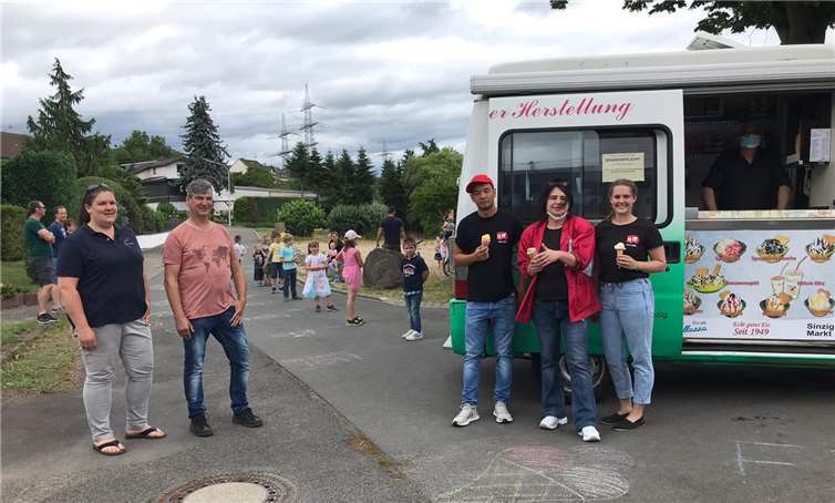 In Franken freute man sich über den Gewinn - eine Portion Eis. Foto: privat