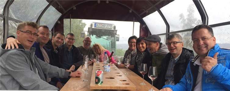 In Gau-Bickelheim angekommen, empfing ein Planwagen die Reisegesellschaft.Foto: privat