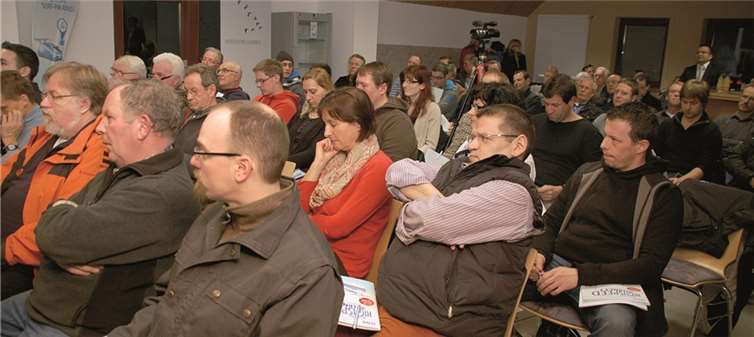 In Gering informierten sich rund 60 interessierte Bürger bei RWE über schnelles Internet.privat