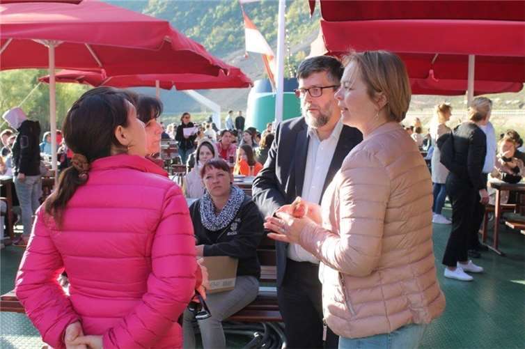 In Gesprächen erhielten die ukrainischen Gäste wichtige Informationen. Foto: VG Cochem