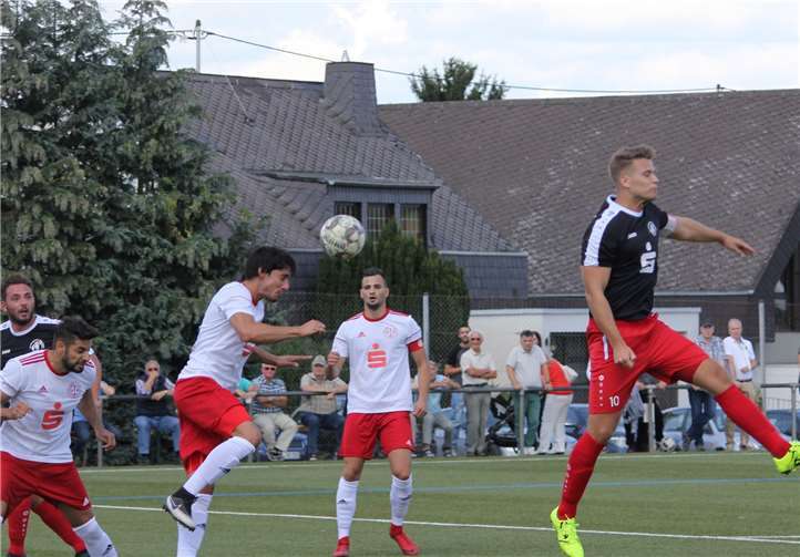 In Halbzeit eins hatte die Abwehr von Ata Sport Urmitz noch Schwerstarbeit zu verrichten.privat