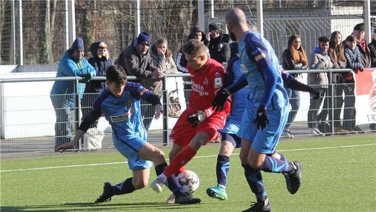 In Halbzeit eins hatte die TuS-Abwehr die Geißböcke noch im Griff. Nach der Pause setzte sich dann aber der klassenhöhere Regionalligist durch.TH