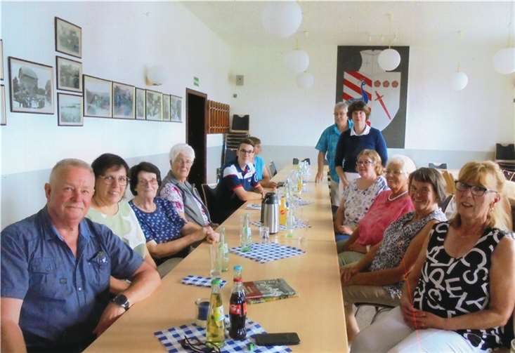 In Hanroth hat sich eine Projektgruppe aus etwa 20 Dorfbewohnern zusammengefunden, um ein Buch über die Geschichte ihres Ortes zu verfassen. Foto: privat