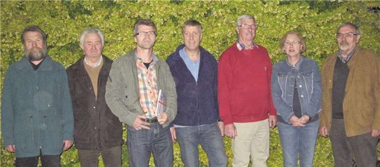 In Heimbach-Weis tritt die Wählergruppe Nink mit folgenden Bewerbern zur Ortsbeiratswahl an (v.l.n.r.): Heinz Nink, Franz-Josef Maxein, Ralph Jäger, Willi Bresgen Karl-Fred Becker, Hannelore Stock, Erwin Kern. privat