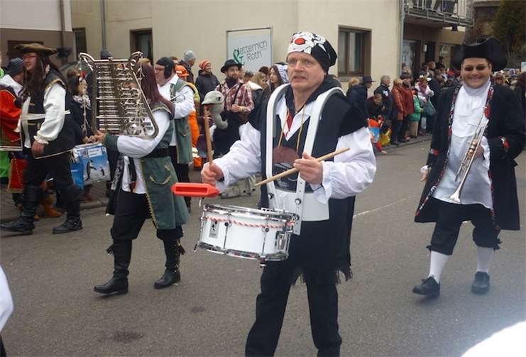 In Holler spielten wir, wie schon seit etwa 15 Jahren, im Umzug.