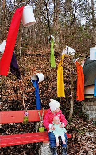 In Insul erfahren Eltern und Kinder auf dem Wald-Wichtel-Weg die neue Geschichte zu Ostern und können dabei ein Rätsel lösen. Fotos: privat