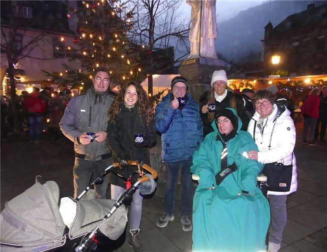 In Karden war der traditionelle Weihnachtsmarkt wieder rund um den St. Castorbrunnen auf dem Lindenplatz anzutreffen. Foto: TE