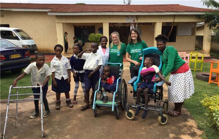 In Kigali konnten Sandy Herrlich und Heike Adams-Dimmig an der „Heroes School“, Partnerschule der Mayener Genoveva-Schule, interessante Eindrücke sammeln.  privat