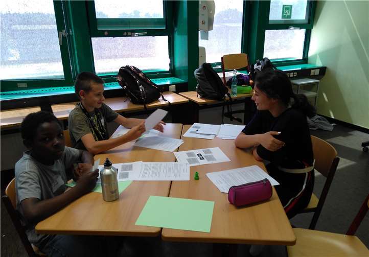 In Kleingruppen ging es für die Grundschüler an die Arbeit.