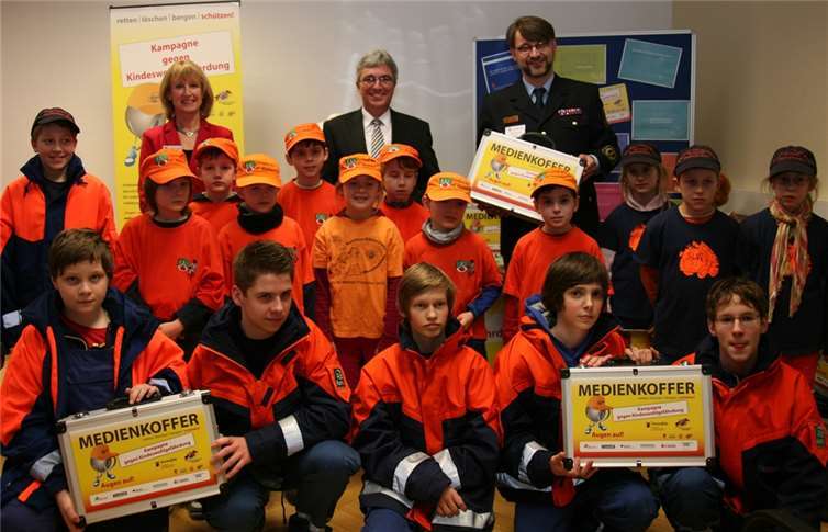 In Koblenz haben der rheinland-pfälzische Innenminister Roger Lewentz und die Koblenzer Bürgermeisterin Marie Theres Hammes-Rosenstein gemeinsam mit dem Präsidenten des Landesfeuerwehrverbandes (LFV) Rheinland-Pfalz Frank Hachemer die Initiative „Augen auf!“ ins Leben gerufen. Foto: privat
