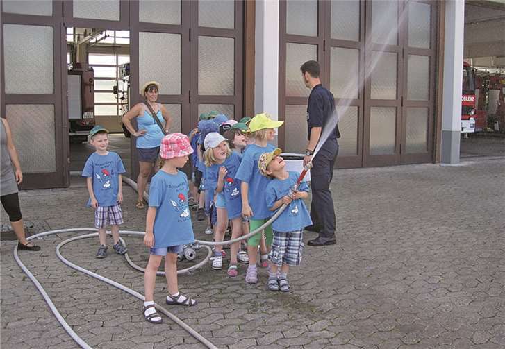 In Koblenz wartete eine spannende Führung durch die Räumlichkeiten der Berufsfeuerwehr Koblenz auf die zukünftigen Schulkinder.