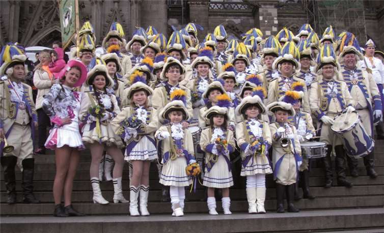 In Köln marschierte das Funkencorps zuerst zum Dom. privat