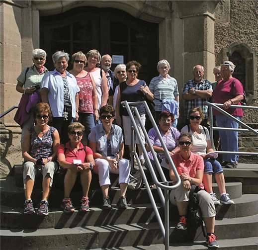 In Leimersdorf besuchten die Wanderer die dortige Pfarrkirche.