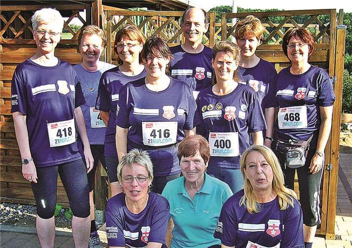 In Lonnig dabei waren: (Von links stehend) Martina Metternich, Christine Wolfermann, Renate Reuß, Conny Hartmann, Klaus Bäuerlein, Patricia Masius, Brigitte Künster-Schwab und Michaela Bäuerlein sowie (von links kniend) Ute Schäfer, Helga Comes (Betreuerin) und Ruth Gilberg. privat