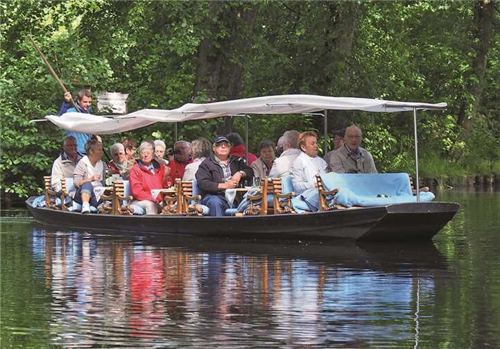 In Lübbenau stiegen die Plaidter in die flachen Touristenboote und nur ab und zu unterbrach ein leiser Ruf des Erstaunens die Stille der faszinierenden Wasser- und Pflanzenwelt; alles dort naturbelassen und mit heimischer Flora.privat
