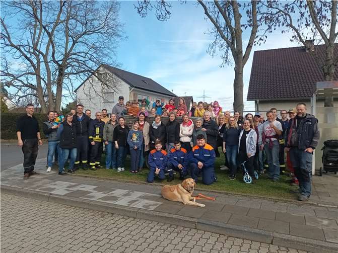 In Lüftelberg kam die stolze Anzahl von fast 60 Personen zum „Frühjahrsputz“ zusammen. Fotos: privat