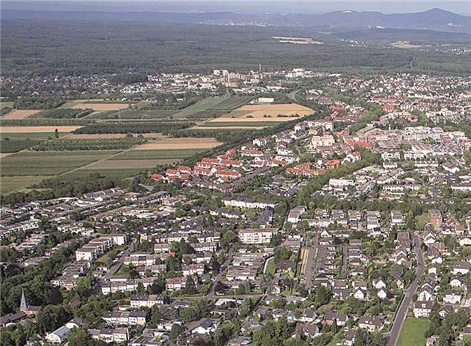 In Meckenheim wurden die verschiedenen Wohnquartiere in verkehrsberuhigten Bereichen von viel Grün umgeben geplant.Bildband von H. Günter Benden„Meckenheim: Stadt, Dörfer, Landschaft“,erschienen im Oktober 2010 im Rheinlandia Verlag