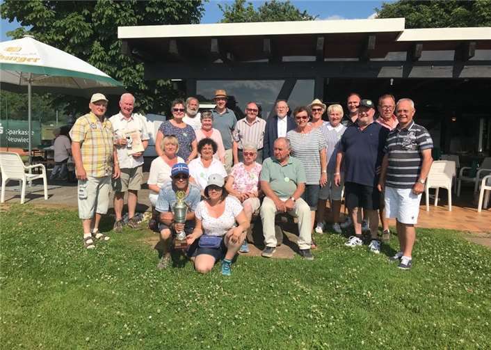 In Melsbach traten zehn Boule-Teams im Kampf um den Wanderpokal der VG Rengsdorf-Waldbreitbach an. Foto: privat