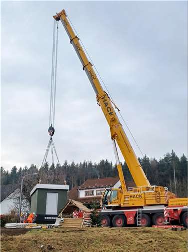 In Montabaur-Horressen wurde der erste Technik-Container für das neue Glasfasernetz in der VG Montabaur aufgestellt. Foto: VG Montabaur