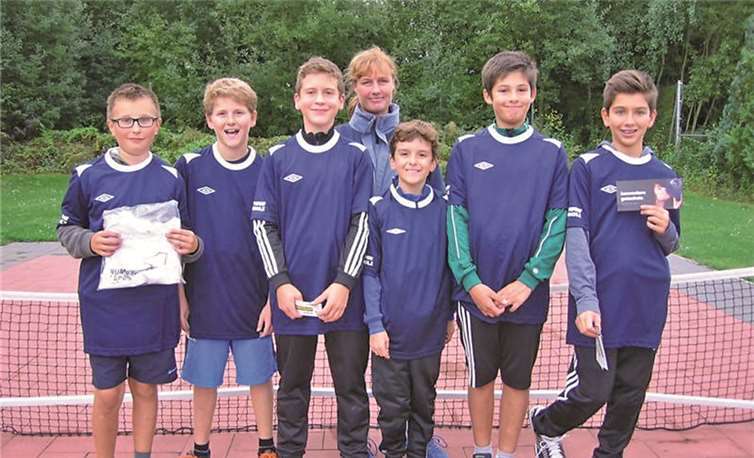 In Münstermaifeld stand der Spaß im Vordergrund (von links): Niklas Kochetov, Tom Brummer, Lucas Franke, Marc-Luca Scholl, Justin Stürz, Yannik Haeser-Reif mit der Trainerin Annette Necknig.