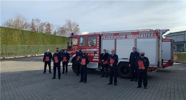 In Neuhäusel wurden sieben Feuerwehrleute aus dem Ausrückbereich Augst in die nächst höheren Dienstgrade befördert.Fotos: privat