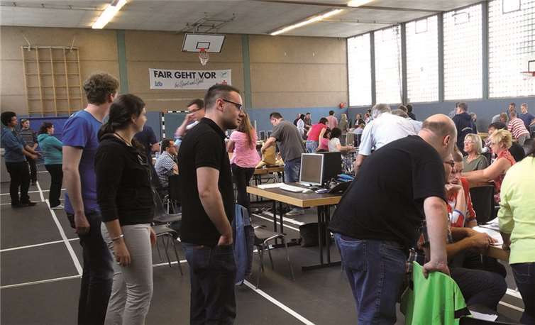 In Neuwied waren am Wahlsonntag und dem darauffolgenden Montag jeweils 600 ehrenamtliche Helfer im Einsatz.privat